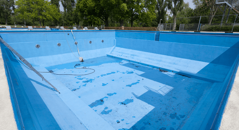 How Do You Empty a Swimming Pool Safely? | Sutton Pools